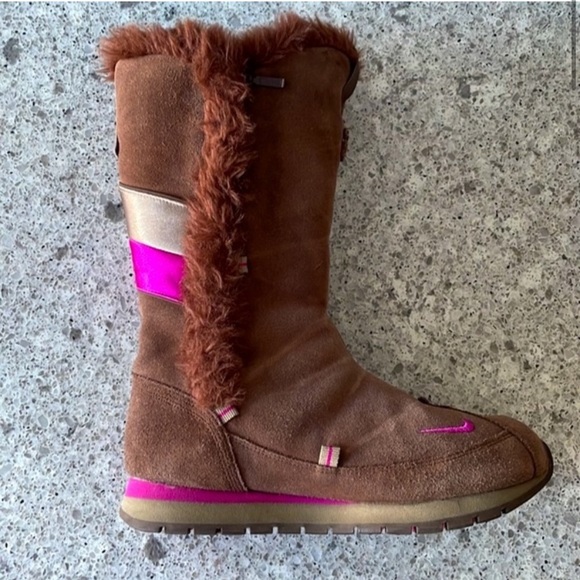 🌿 Vintage Nike Brown and Pink Boots - Picture 4 of 8